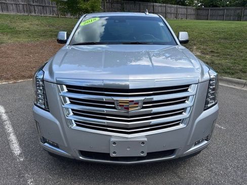Used 2018 Cadillac Escalade Platinum AWD/4WD image 2