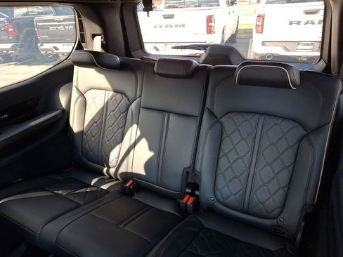 Used 2022 Jeep Grand Wagoneer Series III image 15