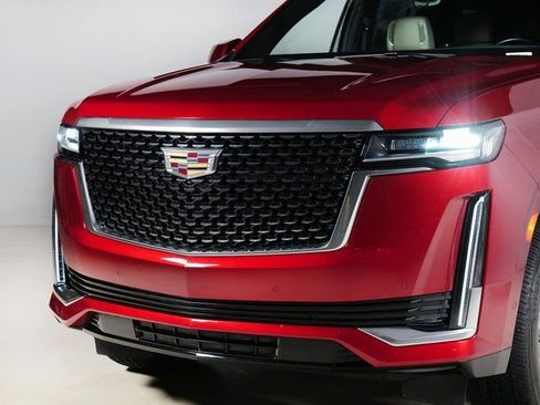 Used 2024 Cadillac Escalade Premium Luxury image 28