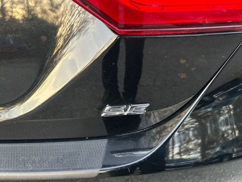 Used 2018 Toyota Camry L image 9