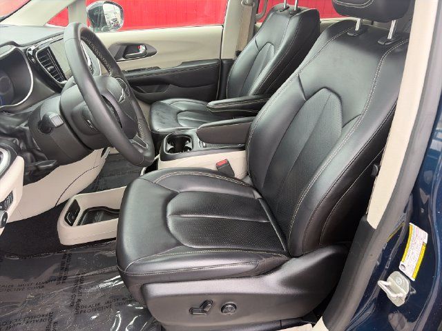 Used 2024 Chrysler Pacifica Touring-L FWD image 38