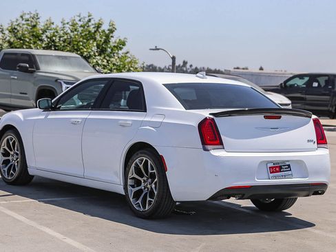 Used 2018 Chrysler 300 S RWD image 7