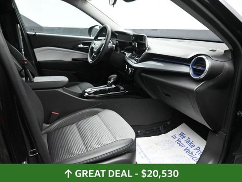 Used 2025 Chevrolet Trax LT image 21