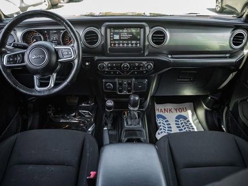 Used 2020 Jeep Gladiator Overland w/ Cold Weather Group image 4