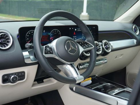 Certified 2025 Mercedes-Benz GLB 250 image 10