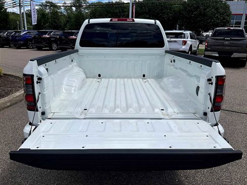 Used 2025 Nissan Frontier SV image 30