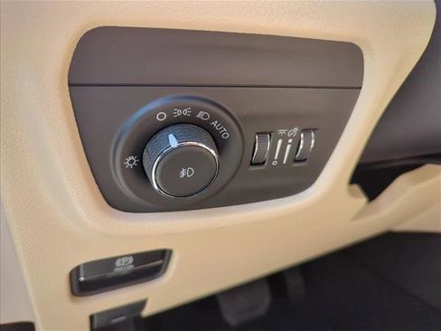 New 2026 Jeep Grand Cherokee Limited RWD image 18