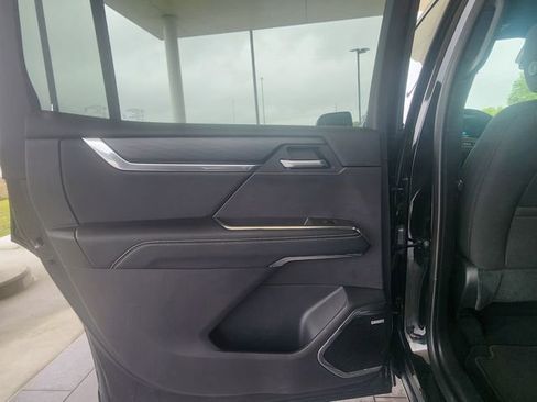 Used 2025 GMC Acadia Elevation FWD image 18