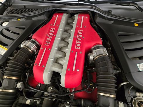 Used 2017 Ferrari GTC4Lusso AWD/4WD image 32
