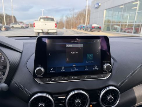 Used 2025 Nissan Sentra SV w/ Trunk Package image 17