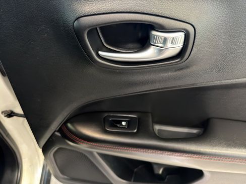Used 2019 Jeep Compass Trailhawk AWD/4WD image 14