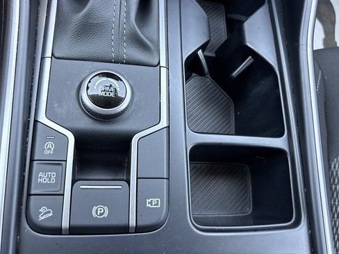 Used 2025 Kia Sorento LX FWD image 37
