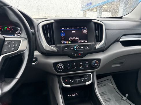 Used 2024 GMC Terrain SLE image 18