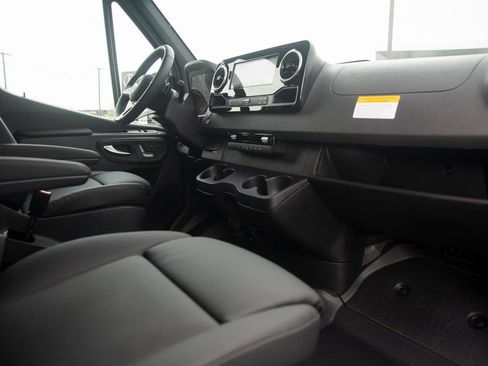 New 2025 Mercedes-Benz Sprinter 2500 image 18