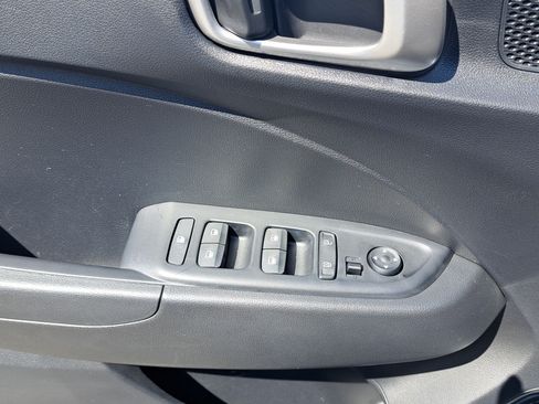 Used 2026 Hyundai Venue SE FWD image 25