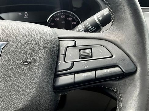Used 2019 Cadillac XT4 Luxury w/ Cold Weather Package FWD image 13