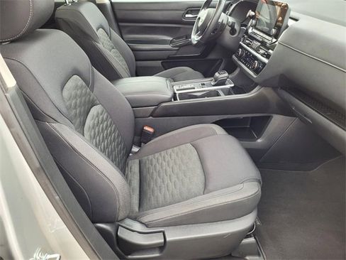 Used 2022 Nissan Pathfinder SV w/ SV Premium Package image 10