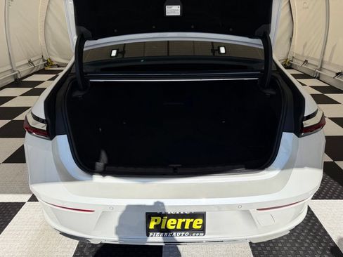 Used 2024 BMW i7 xDrive60 AWD/4WD image 4