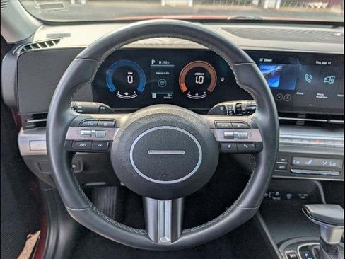 Used 2025 Hyundai Kona SEL image 8