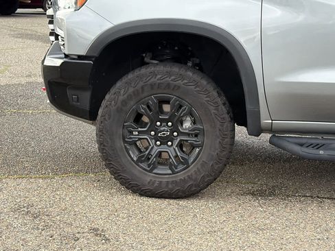 Used 2024 Chevrolet Silverado 1500 ZR2 w/ Technology Package image 9