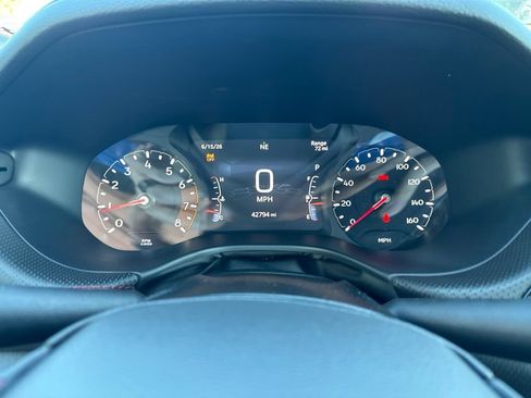 Used 2025 Jeep Compass Trailhawk AWD/4WD image 2