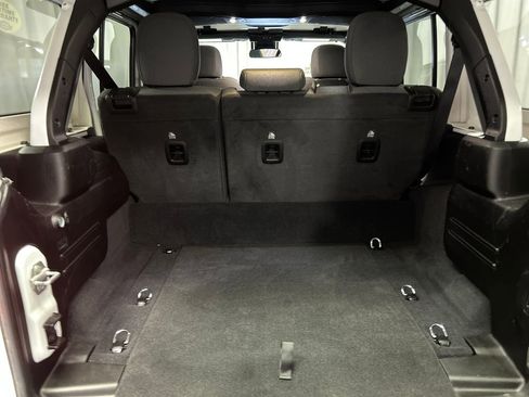 Used 2024 Jeep Wrangler Unlimited image 24