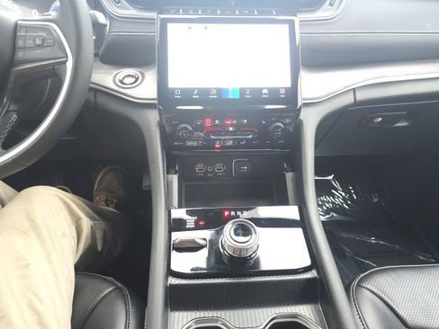 Certified 2024 Jeep Grand Cherokee Limited w/ Luxury Tech Group II image 26