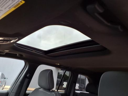 Used 2025 Jeep Grand Cherokee Laredo X RWD image 10