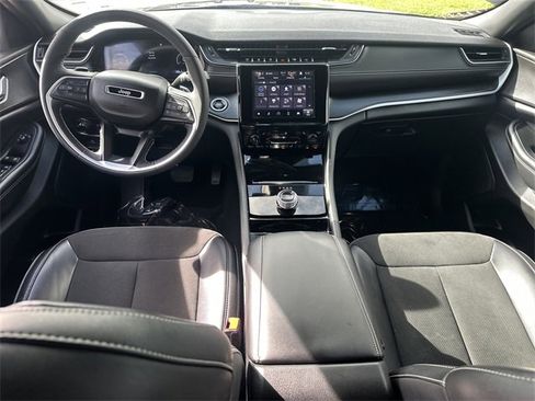 Used 2023 Jeep Grand Cherokee Altitude image 32