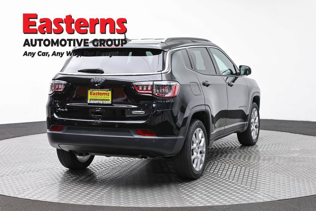 Used 2024 Jeep Compass Latitude AWD/4WD image 5
