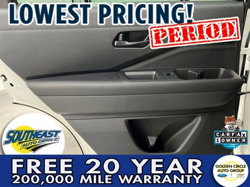 Used 2025 Nissan Pathfinder SV image 15