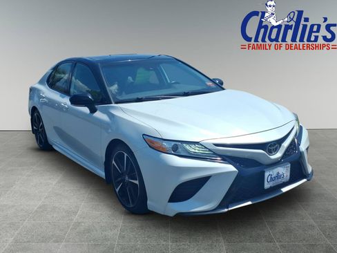 Used 2020 Toyota Camry XSE FWD image 3