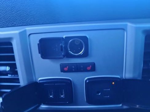 Used 2017 Ford F150 Lariat w/ Equipment Group 502A Luxury image 32