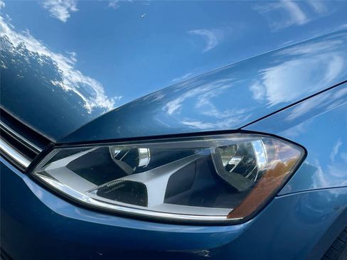 Used 2017 Volkswagen Golf 4-Door FWD image 6
