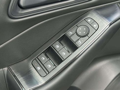 Used 2025 Nissan Rogue S FWD image 9