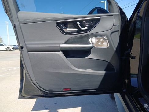 Used 2025 Mercedes-Benz GLC 350e 4MATIC image 19