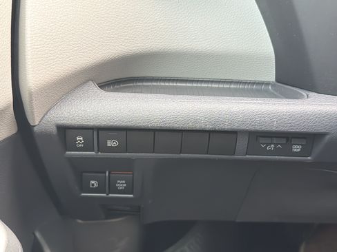 Used 2022 Toyota Sienna XLE FWD image 12
