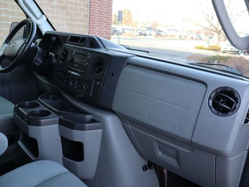 Used 2009 Ford E-350 and Econoline 350 Extended Wagon Super Duty image 17
