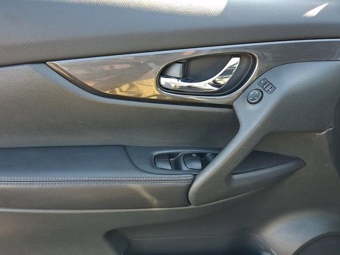 Used 2017 Nissan Rogue SV AWD/4WD image 12