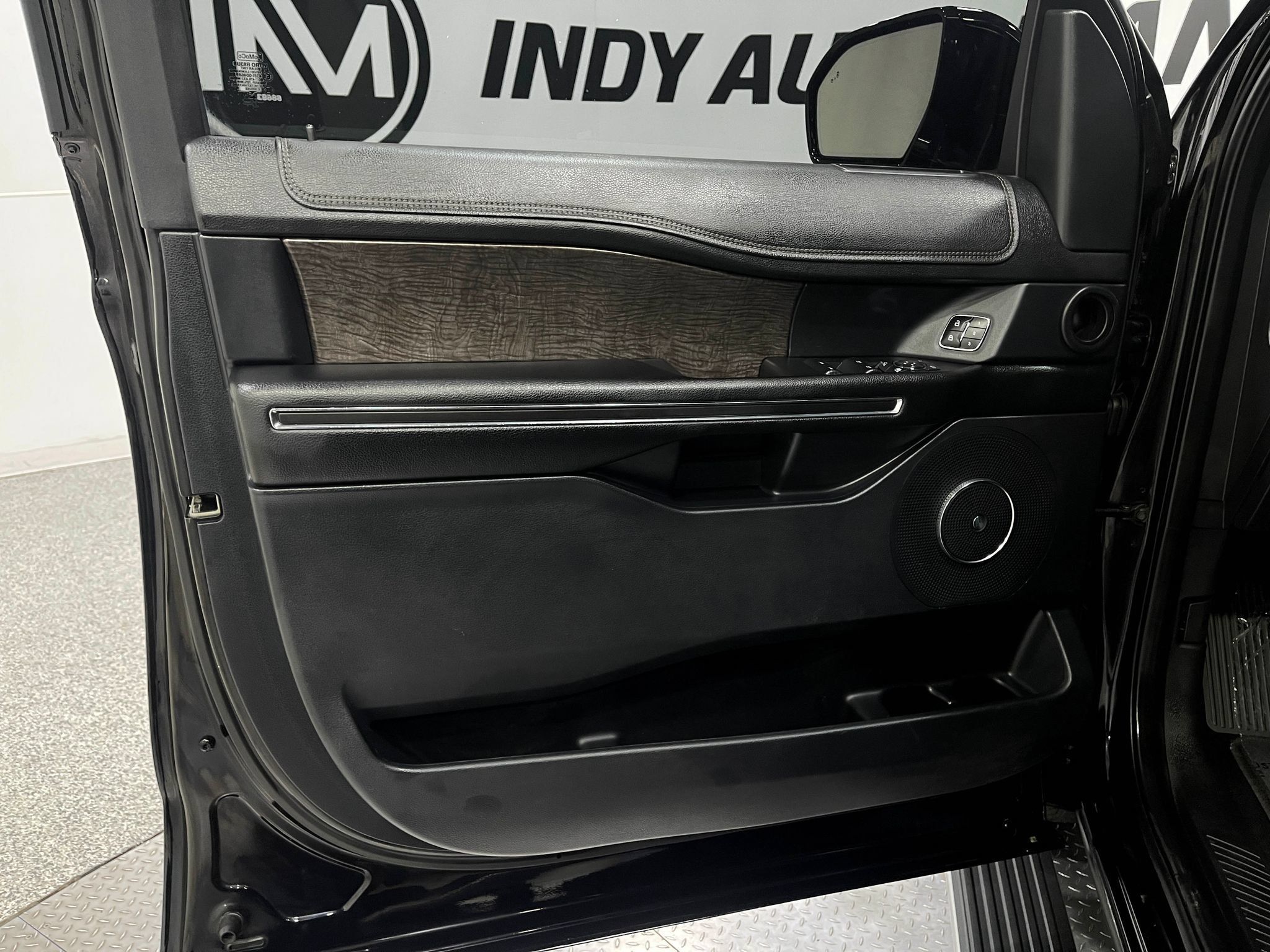 Used 2021 Ford Expedition Limited AWD/4WD image 15
