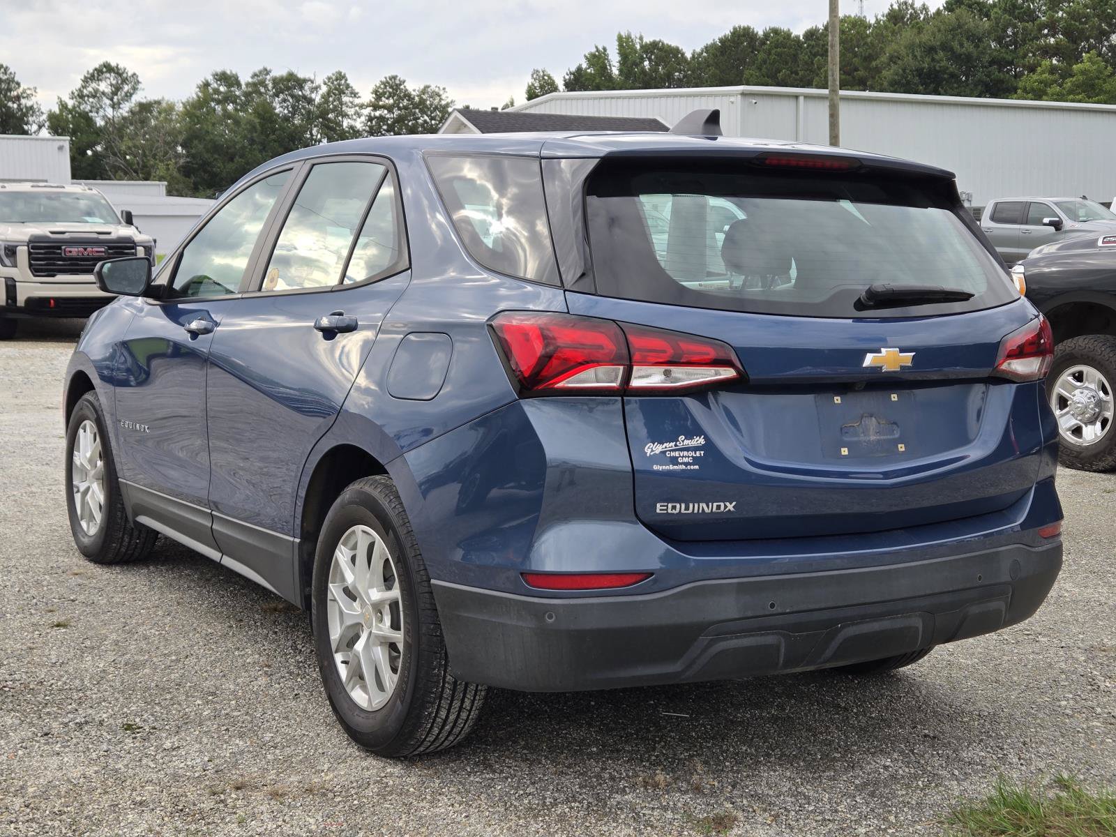 Used 2024 Chevrolet Equinox LS w/ Driver Confidence II Package FWD image 6