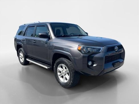 Used 2017 Toyota 4Runner SR5 AWD/4WD image 7