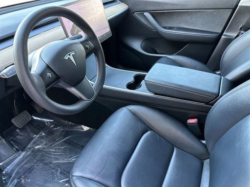 Used 2021 Tesla Model Y Standard Range image 10