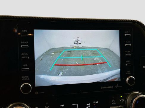 Used 2022 Toyota Highlander XSE FWD image 11