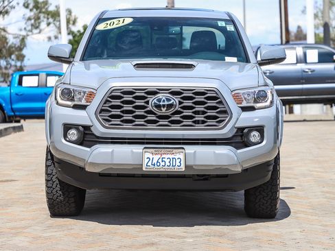 Used 2021 Toyota Tacoma TRD Sport w/ TRD Premium Sport Package image 2