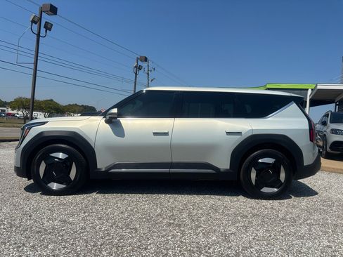 Used 2024 Kia EV9 Light Long Range image 2