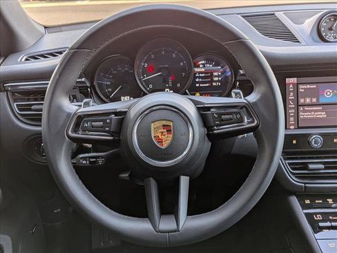 Used 2025 Porsche Macan image 15