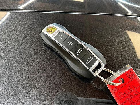 Used 2021 Porsche Taycan 4S w/ Premium Package image 10