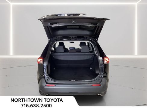 Used 2025 Toyota RAV4 XLE AWD/4WD image 8
