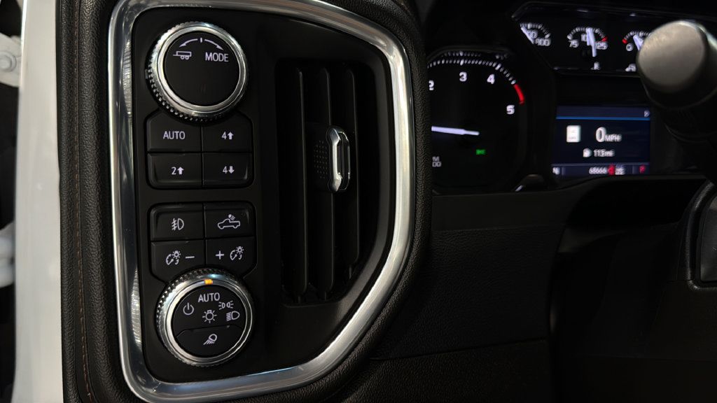 Used 2022 GMC Sierra 3500 AT4 w/ AT4 Preferred Package AWD/4WD image 32